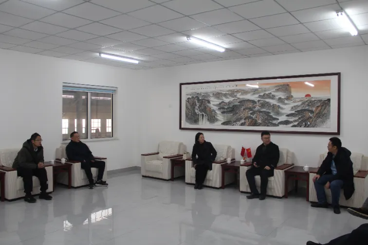 Excipiens legationem ab Universitate Shandong Architectura visitare Plantam et Collaborationem Explore