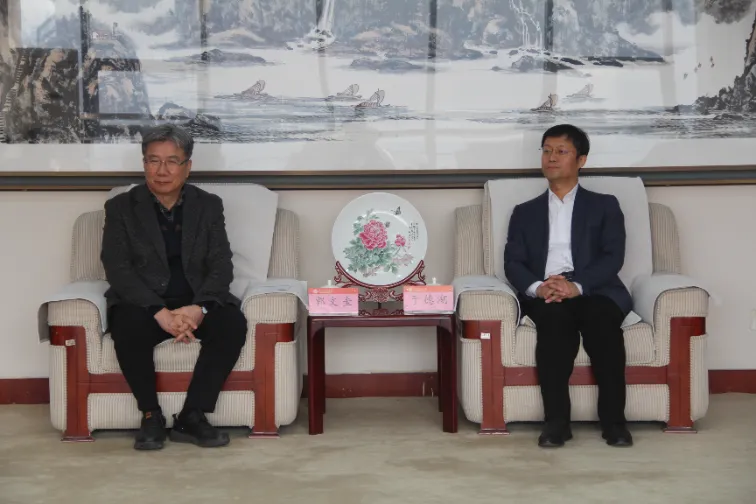 Shandong LANO cooperatur cum Professore KWAK, Luna Kyu, Ph.D. et Repraesentativa Liang Tongho ab Universitate Dongguk, Corea Meridiana ad Exsequendam Commutationes et Cooperationem in Campo Soni Imperium cum Universitate Shandong Jianzhu